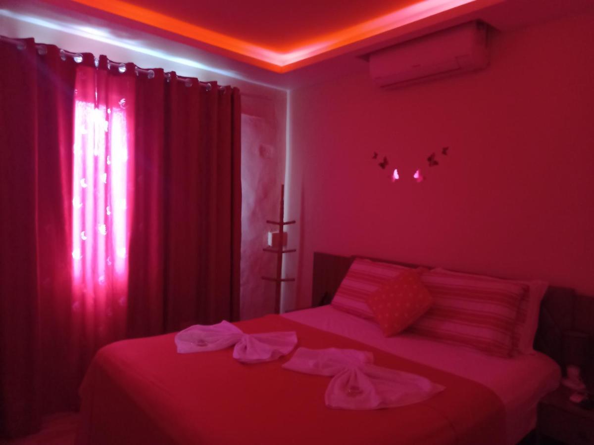 Quartos Em Casa In Caxias Da Paraiso ドゥケ・デ・カシアス エクステリア 写真