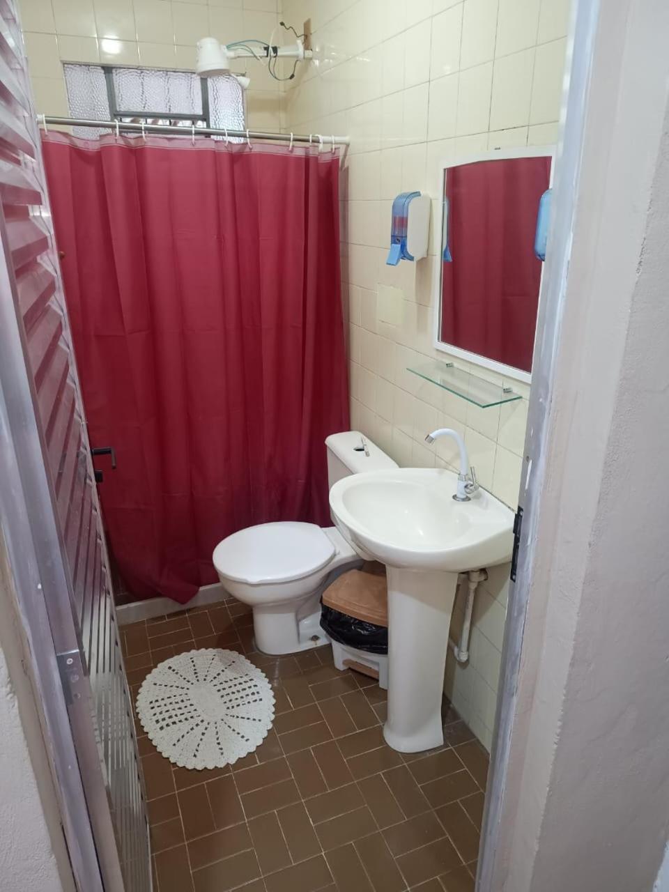 Quartos Em Casa In Caxias Da Paraiso ドゥケ・デ・カシアス エクステリア 写真