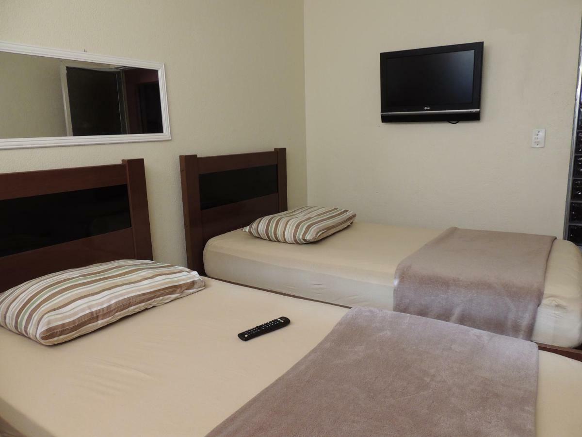 Quartos Em Casa In Caxias Da Paraiso ドゥケ・デ・カシアス エクステリア 写真