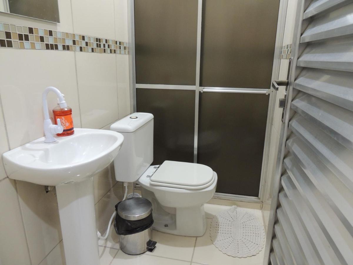 Quartos Em Casa In Caxias Da Paraiso ドゥケ・デ・カシアス エクステリア 写真